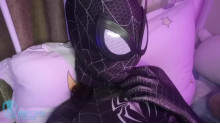 水着の女 スパイダーマンを着る

